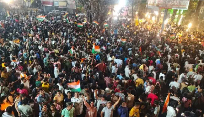 भारत के टी-20 विश्व कप चैंपियन बनने पर मध्य प्रदेश में मना जश्न, जमकर हुई आतिशबाजी