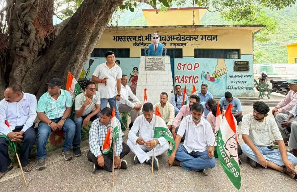 हल्द्वानी&nbsp;में&nbsp;मंच&nbsp;शुद्धिकरणपर&nbsp;कांग्रेस&nbsp;कार्यकर्ताओं&nbsp;ने&nbsp;जताया&nbsp;आक्राेश