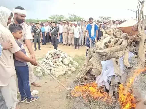 अरुणाचल में शहीद हुए बाड़मेर के जवान को सात साल के बेटे ने दी मुखाग्नि