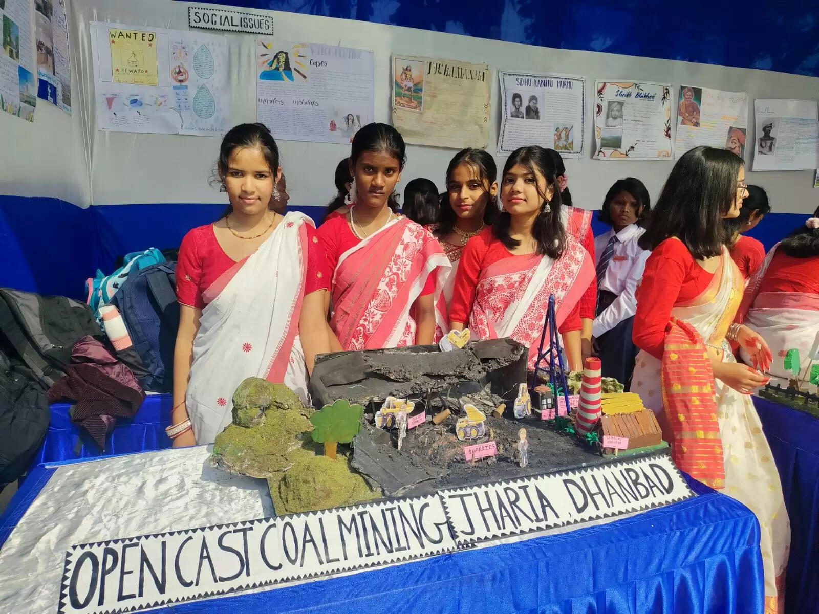 संत फ्रांसिस स्कूल में विज्ञान प्रदर्शनी का आयोजन