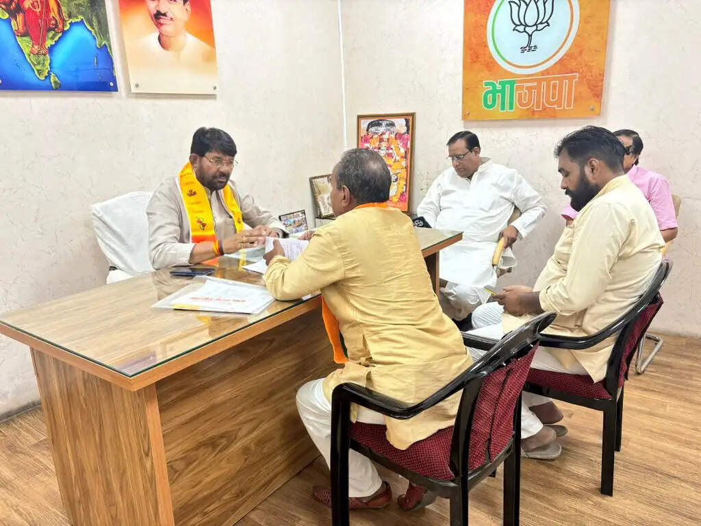 मंत्री लखन पटेल ने भाजपा प्रदेश कार्यालय में कार्यकर्ताओं से किया संवाद, जनसमस्याओं का किया त्वरित निराकरण