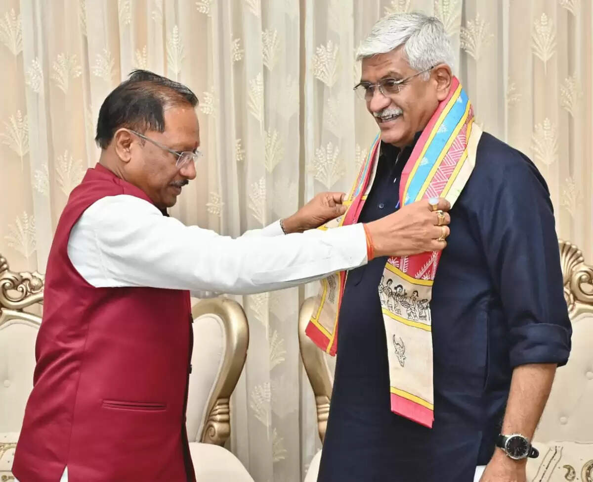 केंद्रीय पर्यटन एवं संस्कृति मंत्री गजेन्द्र सिंह शेखावत ने मुख्यमंत्री साय से की सौजन्य भेंट