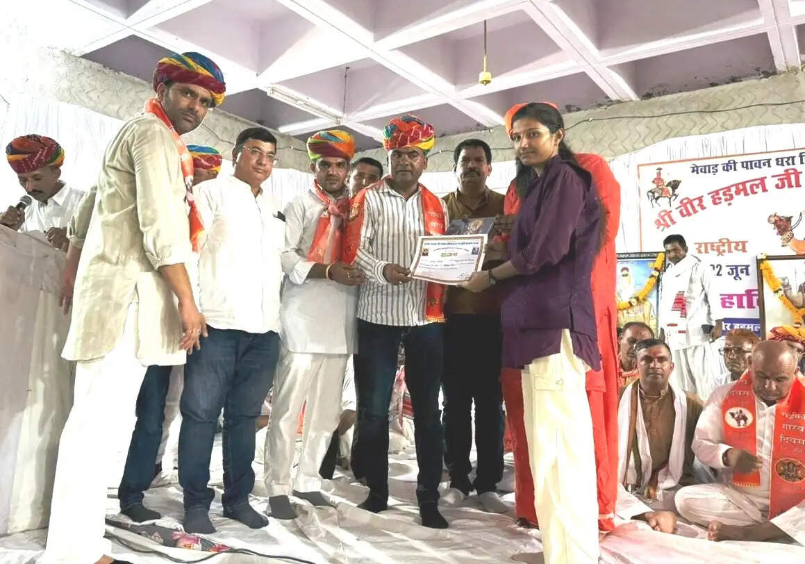 विश्व ऊंट दिवस पर चित्तौड़गढ़ में गूंजा संरक्षण का संकल्प, रेबारी समाज ने निकाली भव्य शोभायात्रा