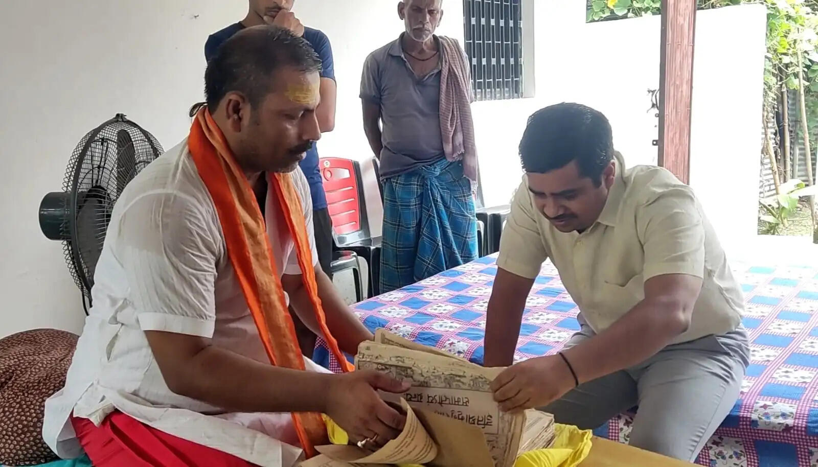 सुपौल की ऐतिहासिक धरोहर ने खींचा देश का ध्यान, त्रिलोकधाम गोसपुर में मिलीं 600 वर्ष पुरानी दुर्लभ पांडुलिपियाँ