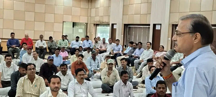 शिक्षक राष्ट्र निर्माण में समर्पित हों, तभी बनेगा सशक्त भारत : डॉ. शर्मा