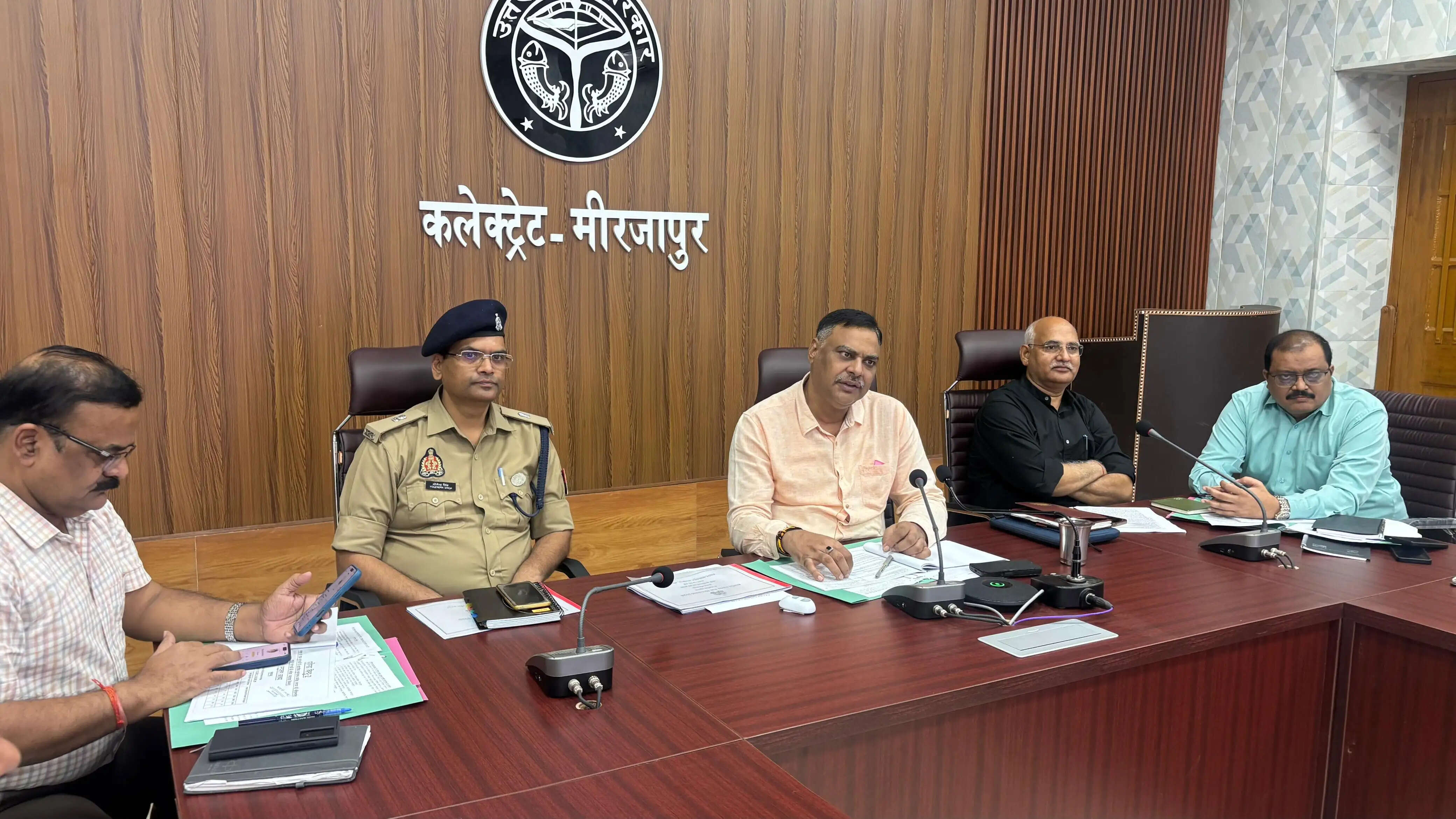 हादसे वाली सड़कों की अब होगी पड़ताल, कारण तलाशकर कराएं सुधार : जिलाधिकारी