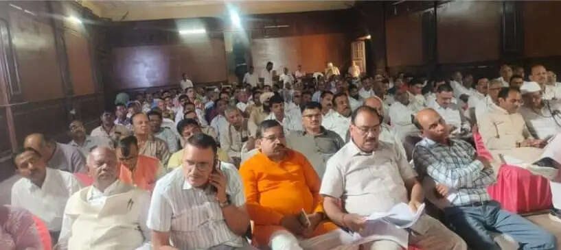 माध्यमिक शिक्षक संघ ने की उप्र वित्तविहीन शिक्षक सेवा सुरक्षा एवं कल्याण बोर्ड/आयोग के गठन की मांग, राज्य सरकार को भेजेंगे प्रस्ताव