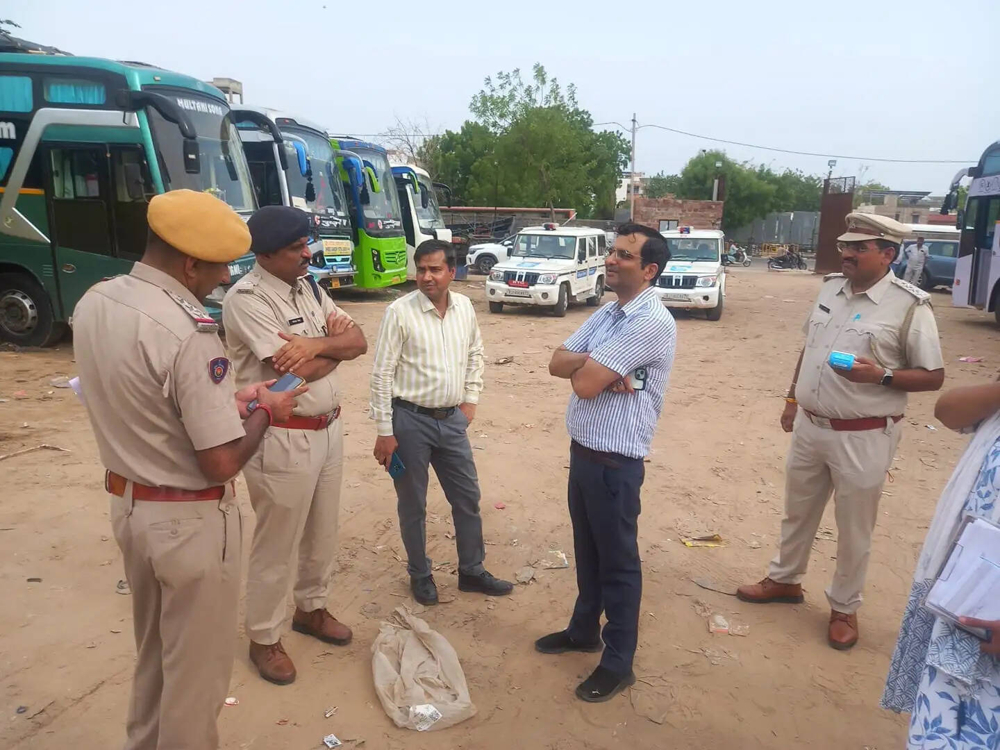 आठ और स्लीपर बसों को किया जब्त