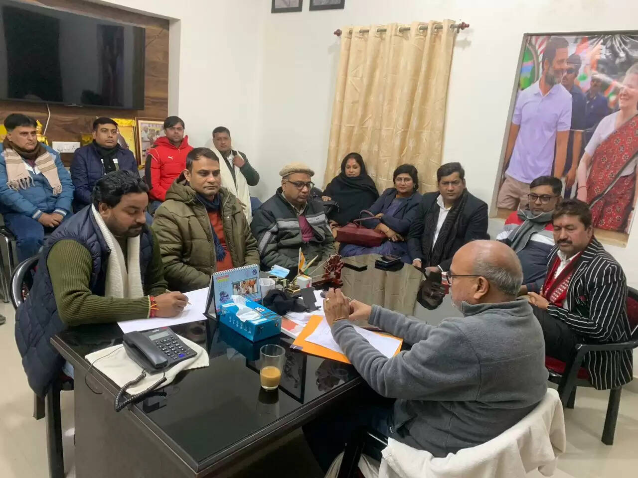 प्रदेश कांग्रेस अध्यक्ष राजेश राम ने पार्टी के प्रवक्ताओं और पैनलिस्ट के साथ की बैठक