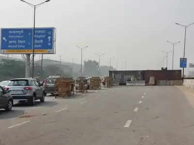किसानों के दिल्ली कूच पर पुलिस के कड़े सुरक्षा इंतजाम, धारा 144 लागू, सड़कों पर बैरिकेडिंग