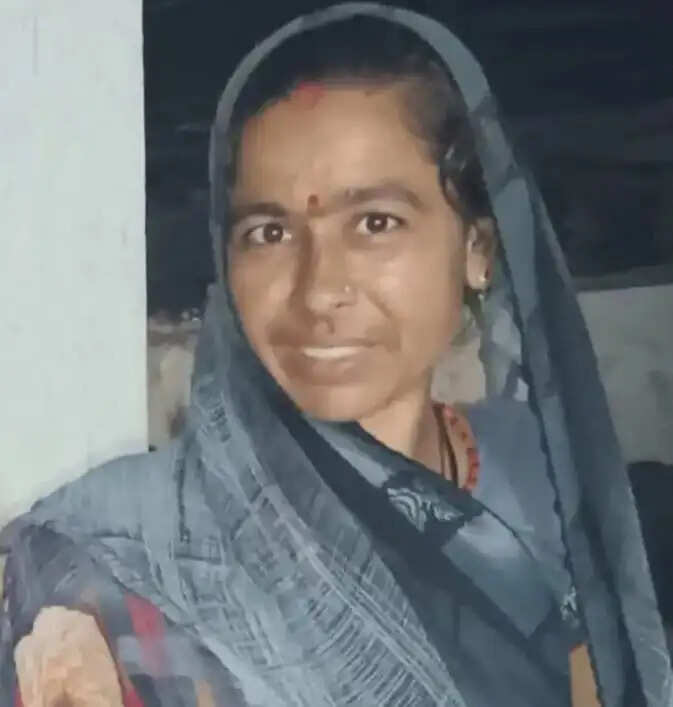 राजगढ़ः सोयाबीन की बुवाई के दौरान महिला को सांप ने डसा, चिकित्सकों ने किया मृत घोषित
