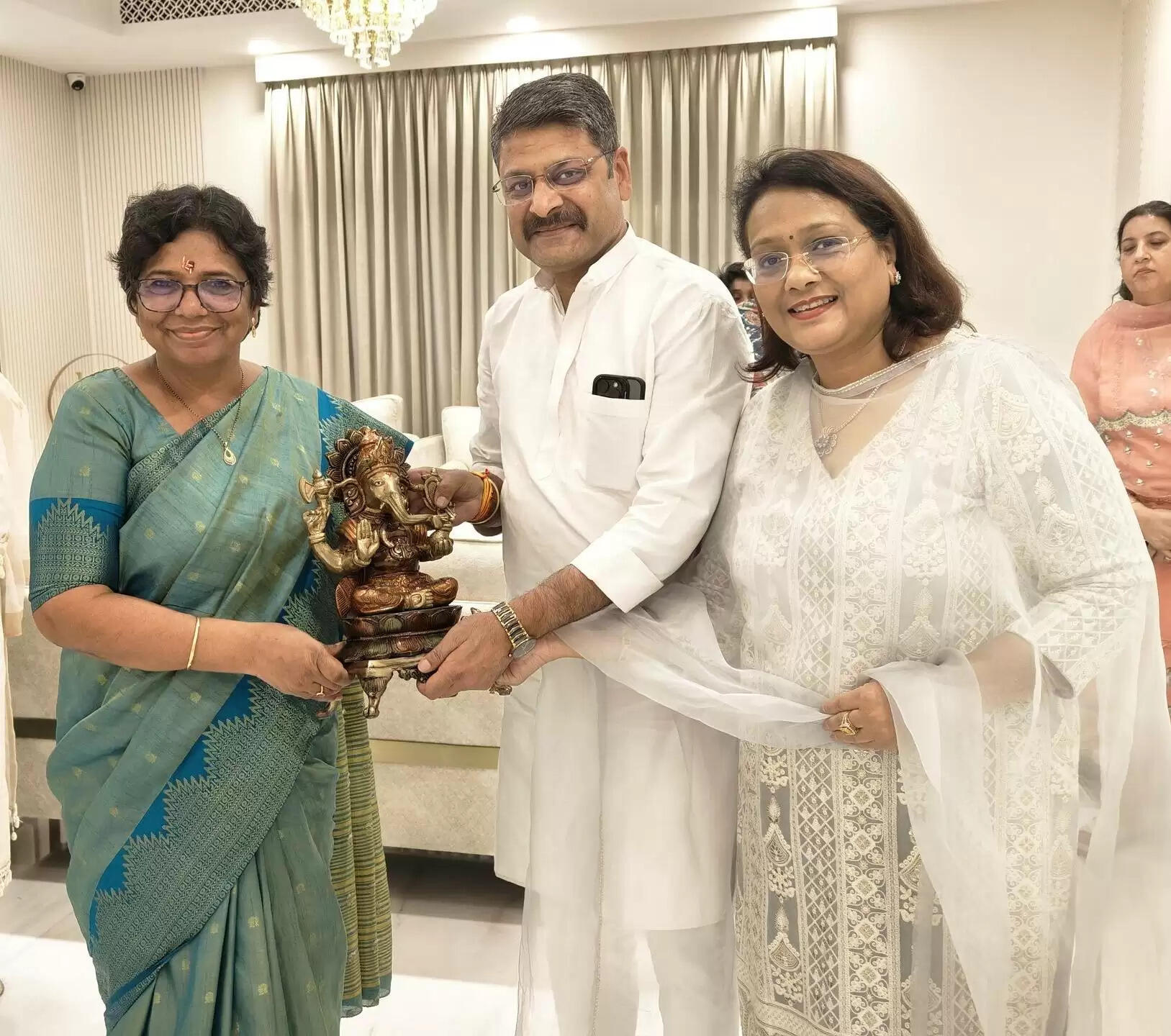 सोफिया कुरैशी और व्योमिका सिंह देश का गौरव, सभी उनकी सम्मान करें&nbsp;: विजया रहाटकर