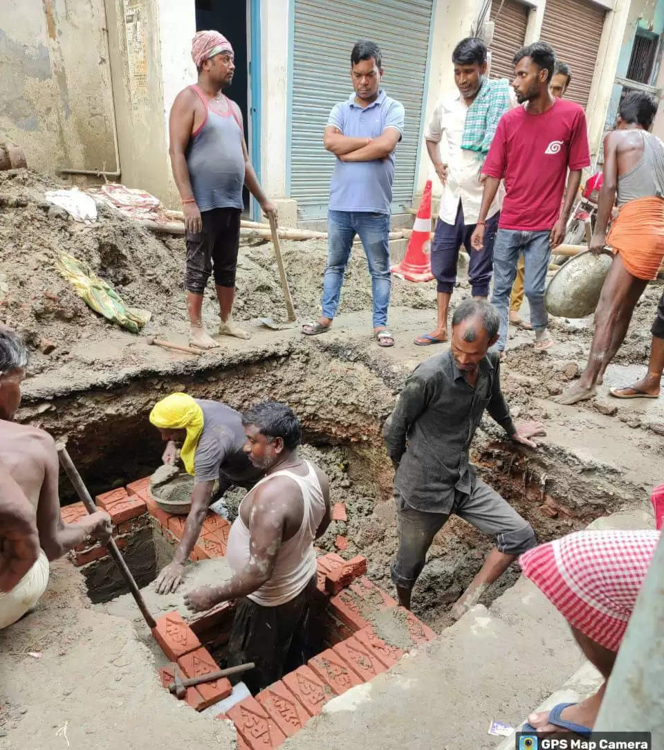 विधायक नीलकंठ तिवारी की पहल, दो दशक पुराने सीवर जाम समस्या का हुआ समाधान