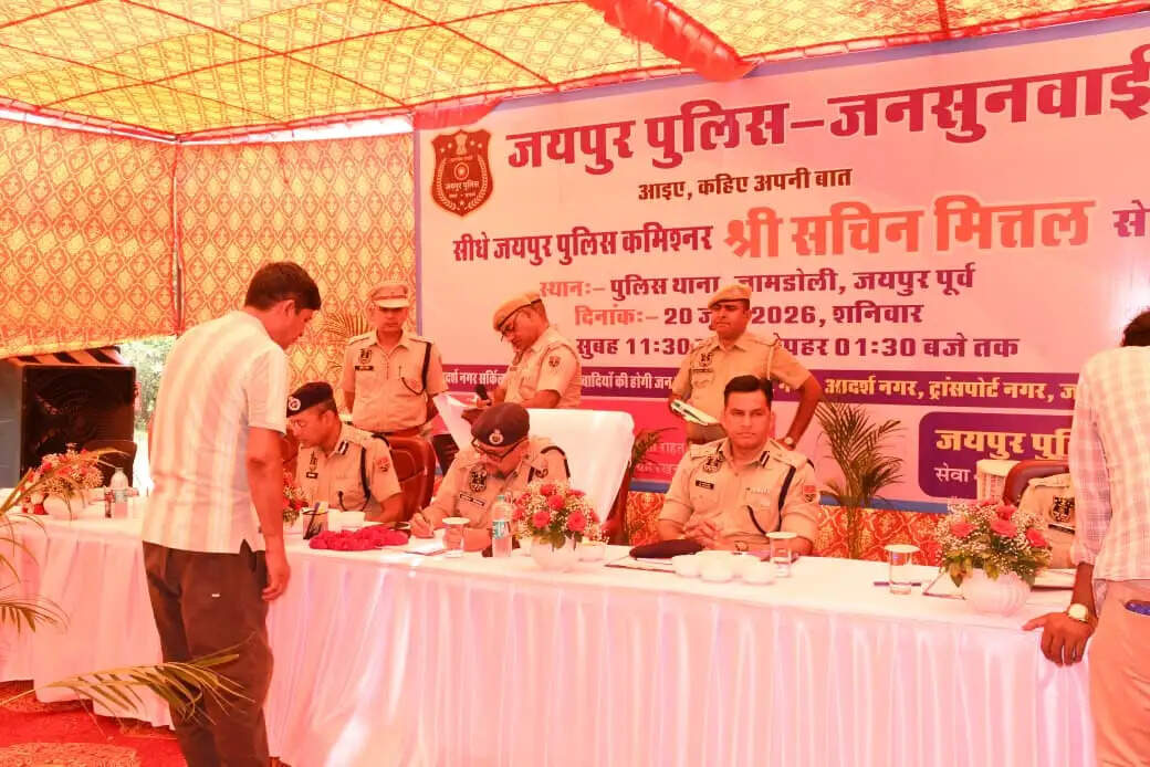 थाने में लगी जन चौपाल: पुलिस कमिश्नर ने आमजन की पीड़ा सुन दिए निस्तारण के निर्देश
