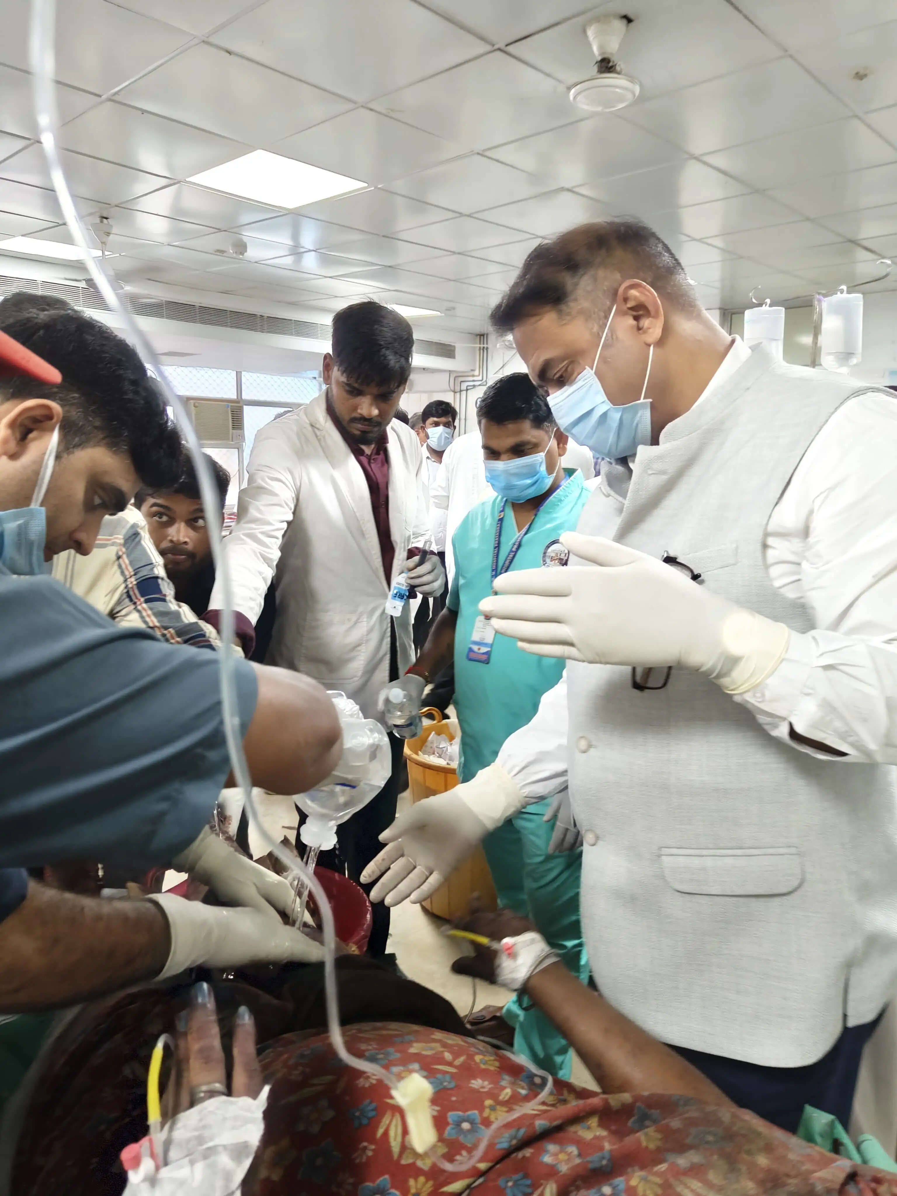 पटाखा फैक्ट्री विस्फोट के पांच घायल एसआरएन पहुंचे, चार की हालत अत्यंत गंभीर