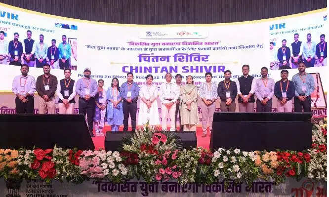 युवाओं को अपने करियर बनाने के साथ देश के बारे में भी सोचना चाहिए: निखिल खडसे