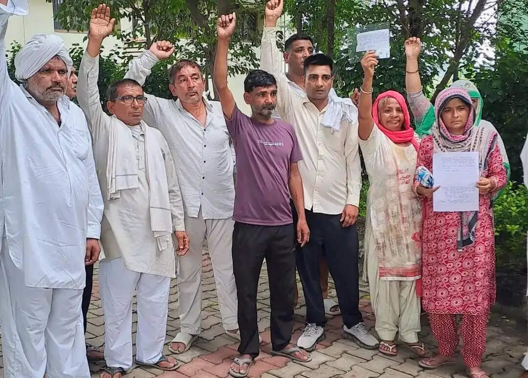 पानीपत: पुलिस प्रताड़ना से तंग महिला ने की आत्महत्या, परिजनों ने अस्पताल में किया हंगामा
