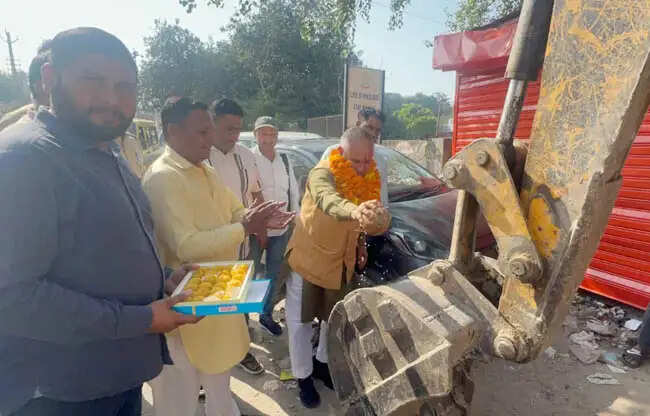 सोनीपत: सड़कों से मलबा व सीएंडडी वेस्ट हटाकर वायु गुणवत्ता सुधारने पर जोर : राजीव जैन