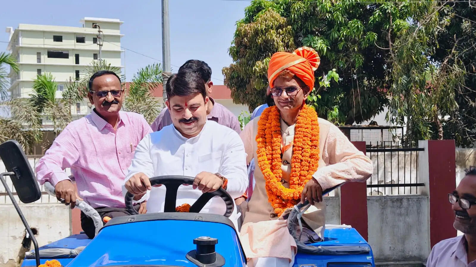 मुख्यमंत्री कृषक उपहार योजना: जौनपुर के 29 प्रगतिशील किसानों को कृषि उपकरण मिले