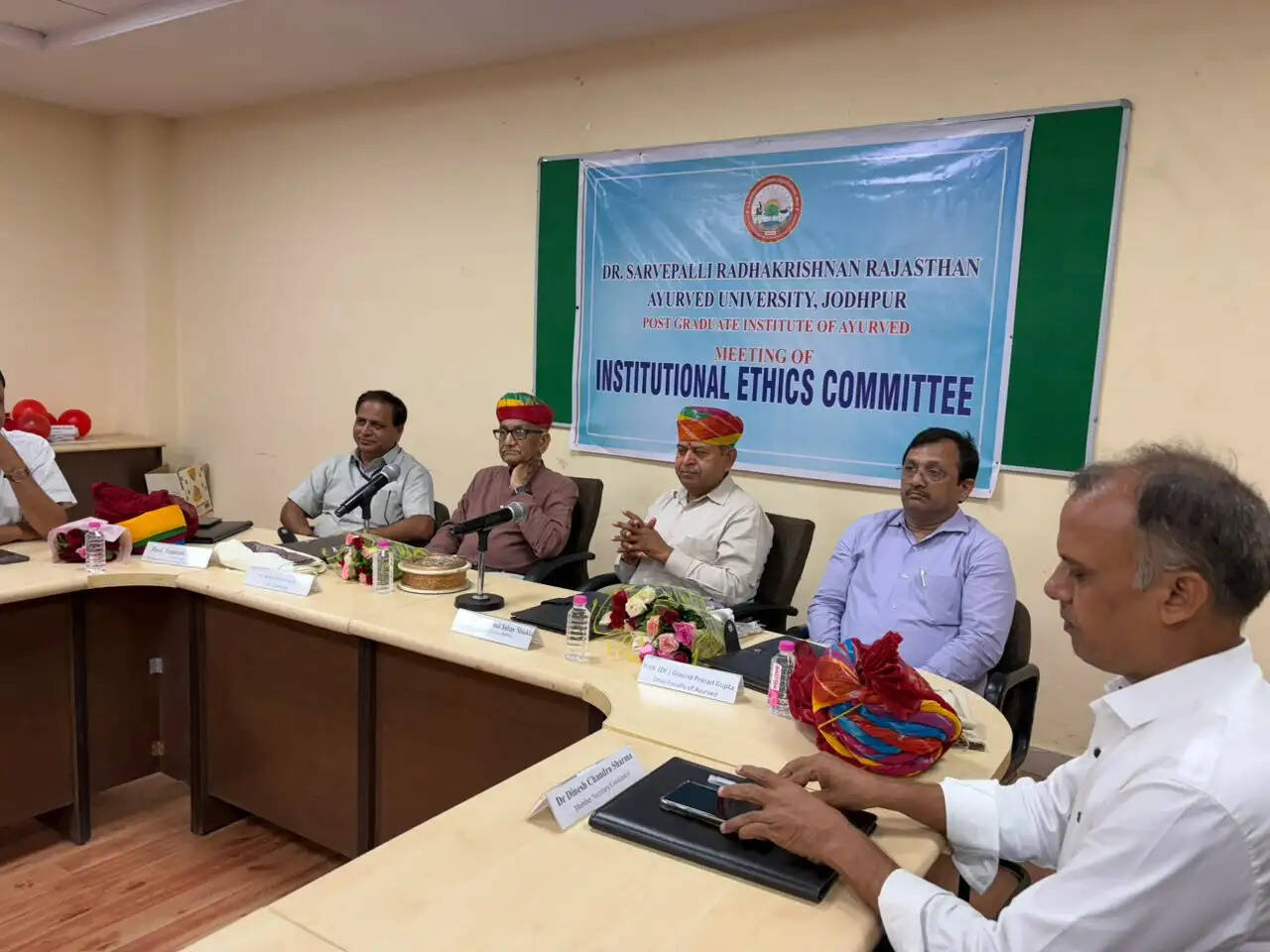 गुणवत्तापूर्ण शोध के लिए आयुर्वेद के मूल ग्रंथों का एकीकरण आवश्यक: प्रो. खांडेल