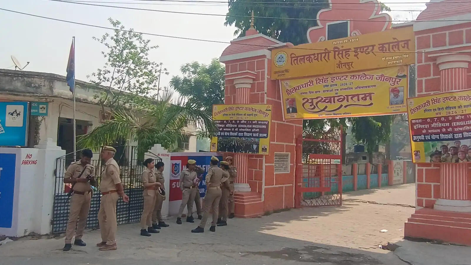 यूपी होमगार्ड्स परीक्षा के दूसरे दिन 19 केंद्रों पर शुरू, दो पालियों में 16,800 अभ्यर्थी देंगे परीक्षा