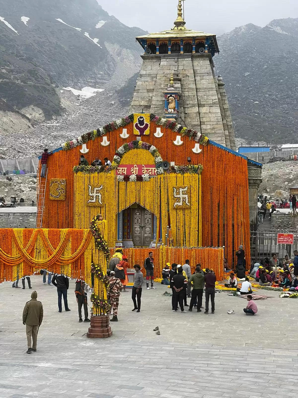 वृष लग्न में शुक्रवार को खुलेंगे बाबा केदारनाथ के कपाट, 24 कुंतल फूलों से सजाया गया धाम