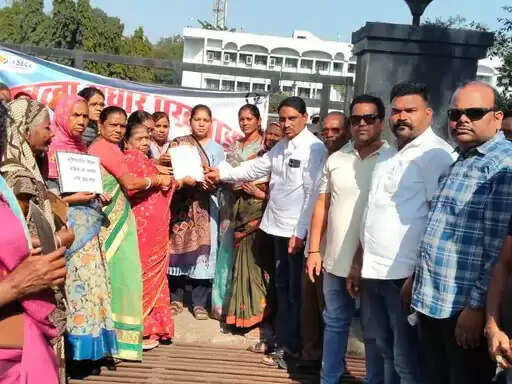 कोरबा महिला कांग्रेस का SECL गेवरा कार्यालय घेराव, चार सूत्री मांगों पर 15 दिन का अल्टीमेटम