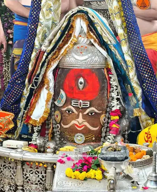 भस्म आरती में त्रिशूल-त्रिपुंड और डमरू के साथ सजे बाबा महाकाल,&nbsp;भांग, चंदन और रजत आभूषणों से हुआ विशेष श्रृंगार