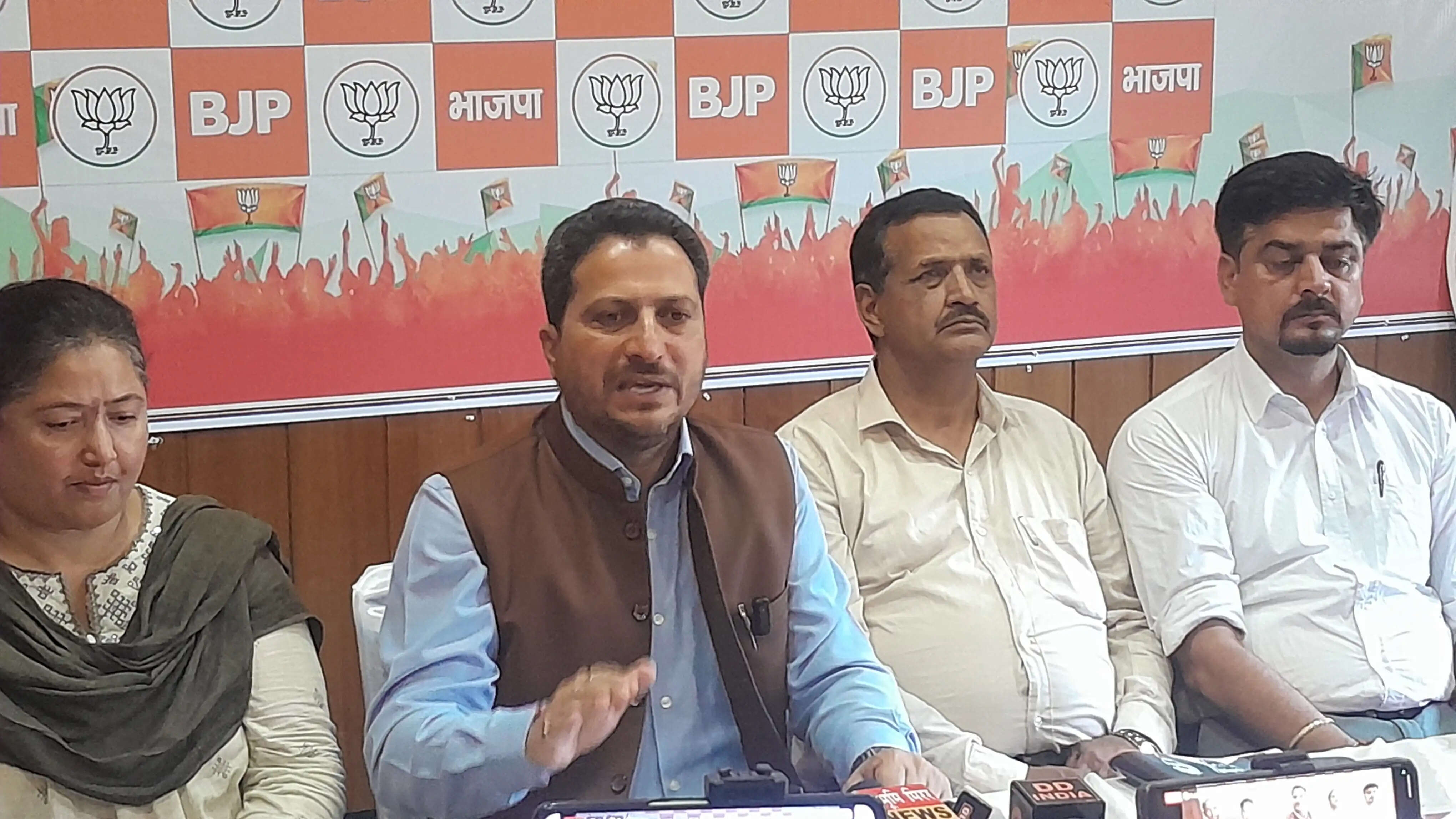 सरदार पटेल विश्वविद्यालय, शिवधाम और मंडी एयरपोर्ट को बंद करने की साजिश कांग्रेस ने रची : राकेश जमवाल