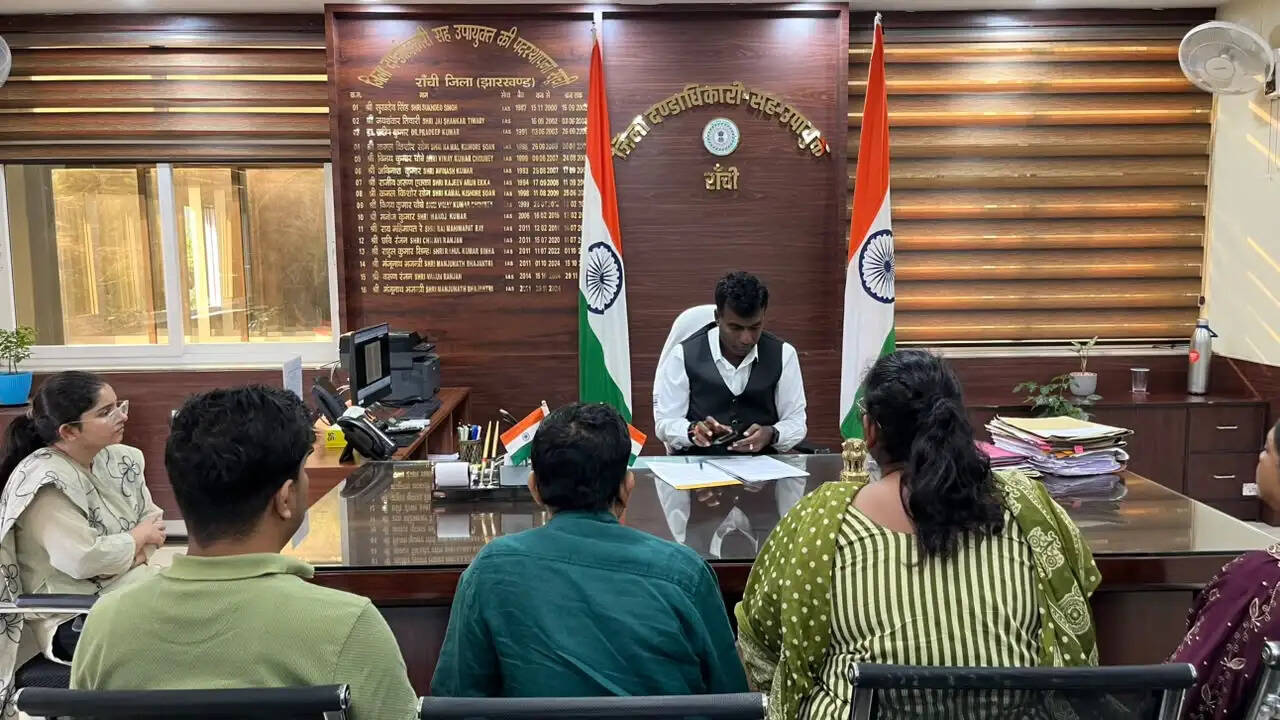 जनसुनवाई में उपायुक्त ने सुनीं समस्याएं, अधिकारियों को त्वरित कार्रवाई का निर्देश