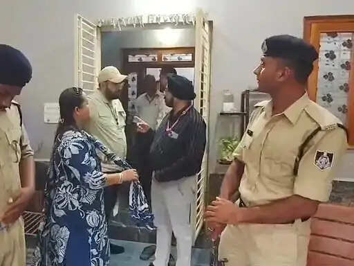 नरसिंहपुर:&nbsp;रिटायर्ड सहायक निरीक्षक के घर ईओडब्ल्यू का छापा,&nbsp;आय से अधिक संपत्ति मामले में कार्रवाई