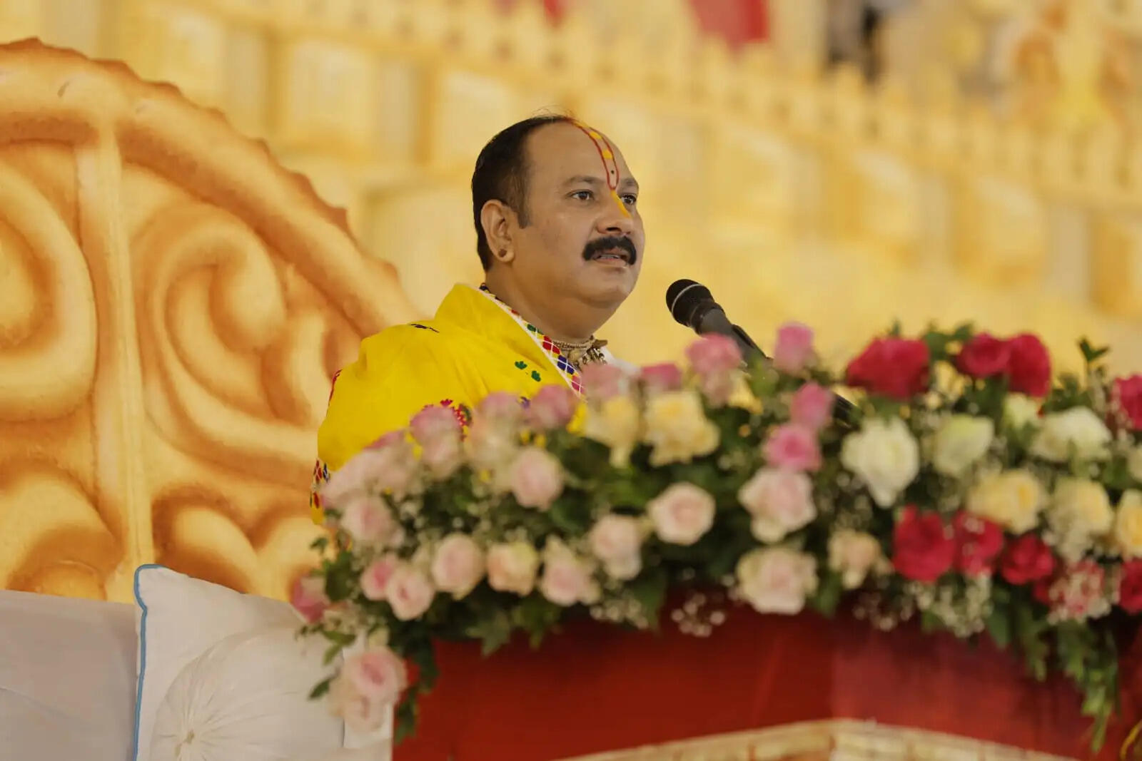 बेटियों को तलवार और गोली चलाना सिखाओं, सामर्थ्यवान बनाओं- पंडित प्रदीप मिश्रा