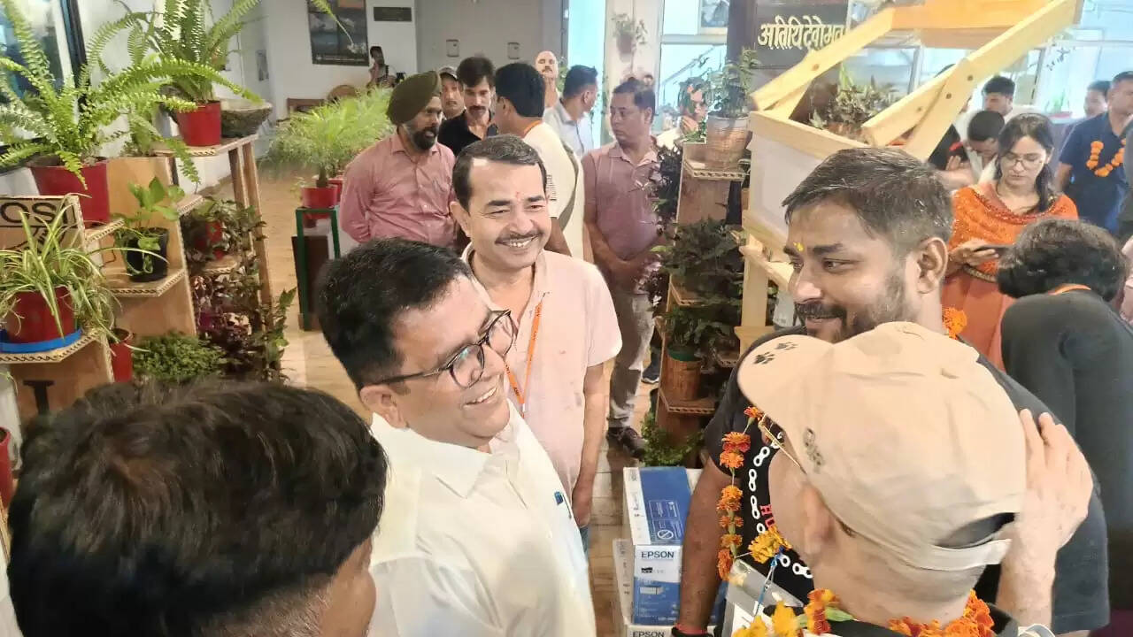 कैलाश मानसरोवर यात्रियों का दूसरा जत्था पिथौरागढ़ पहुंचा, पारंपरिक स्वागत के साथ उत्साहपूर्ण माहौल