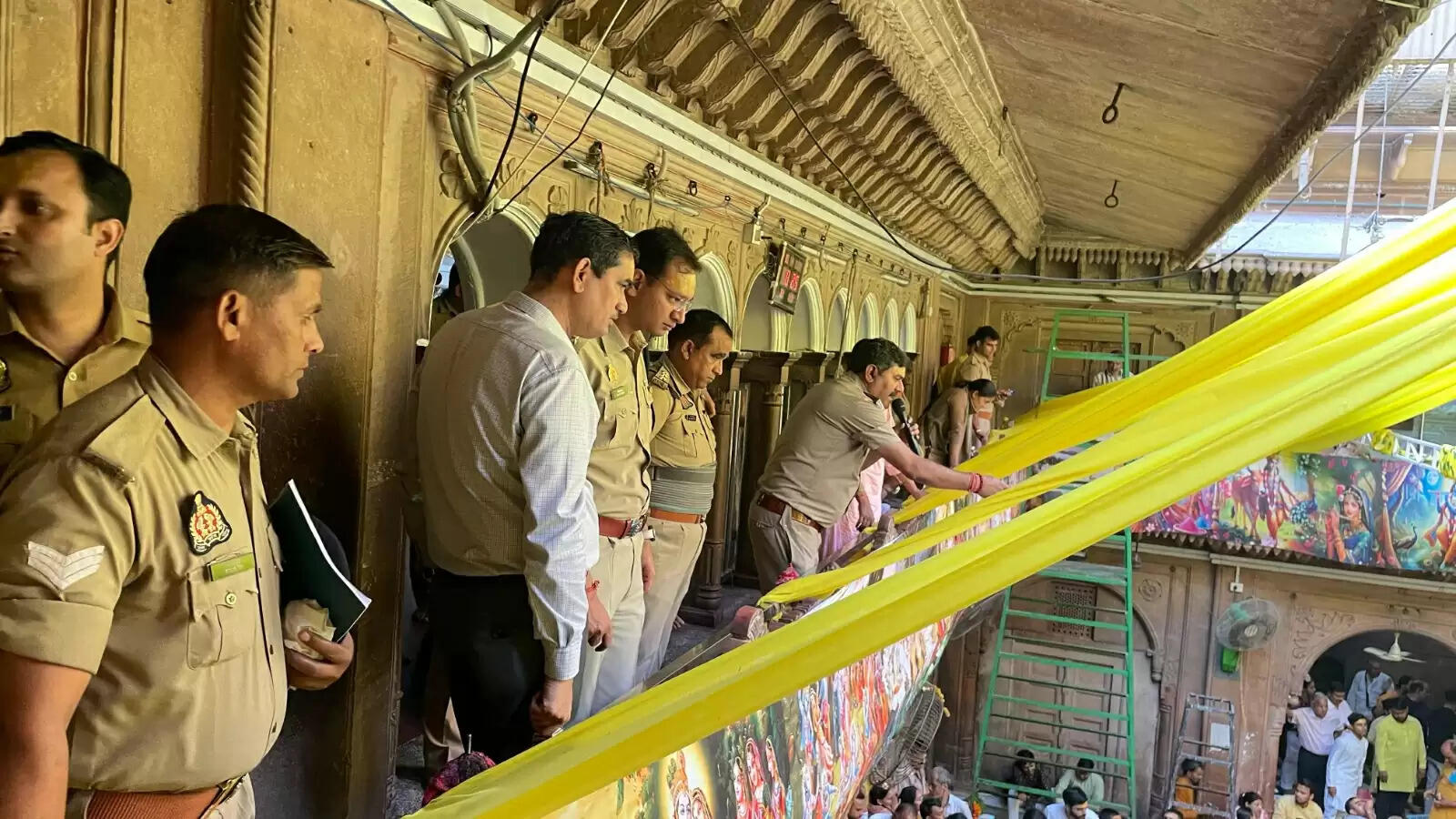 श्रीबांकेबिहारी मंदिर : अक्षय तृतीया पर उमड़ा भक्ति और आस्था का जनसैलाब