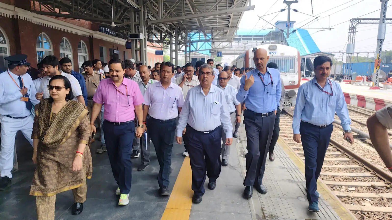 जींद : उत्तर रेलवे के महाप्रबंधक ने हाईड्रोजन प्लांट का किया निरीक्षण