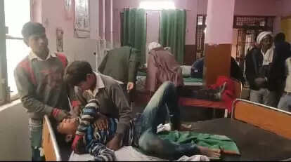 भवन निर्माण के समय एचटी लाइन की चपेट में आने से राजमिस्त्री सहित तीन श्रमिक झुलसे गम्भीर