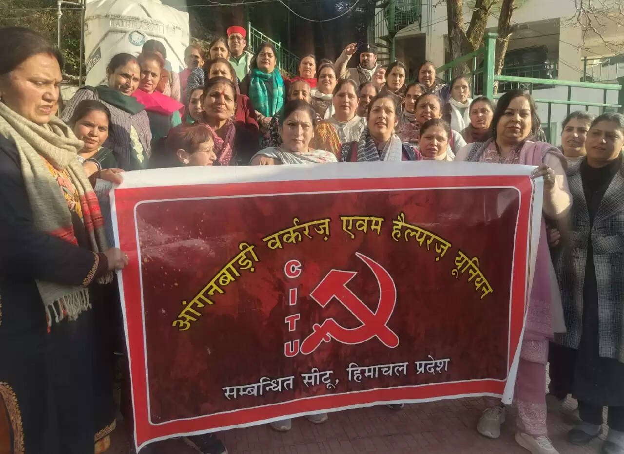 आंगनवाड़ी कार्यकर्ता की मौत पर रोष, मुआवज़े व सुरक्षा की मांग को लेकर प्रदर्शन