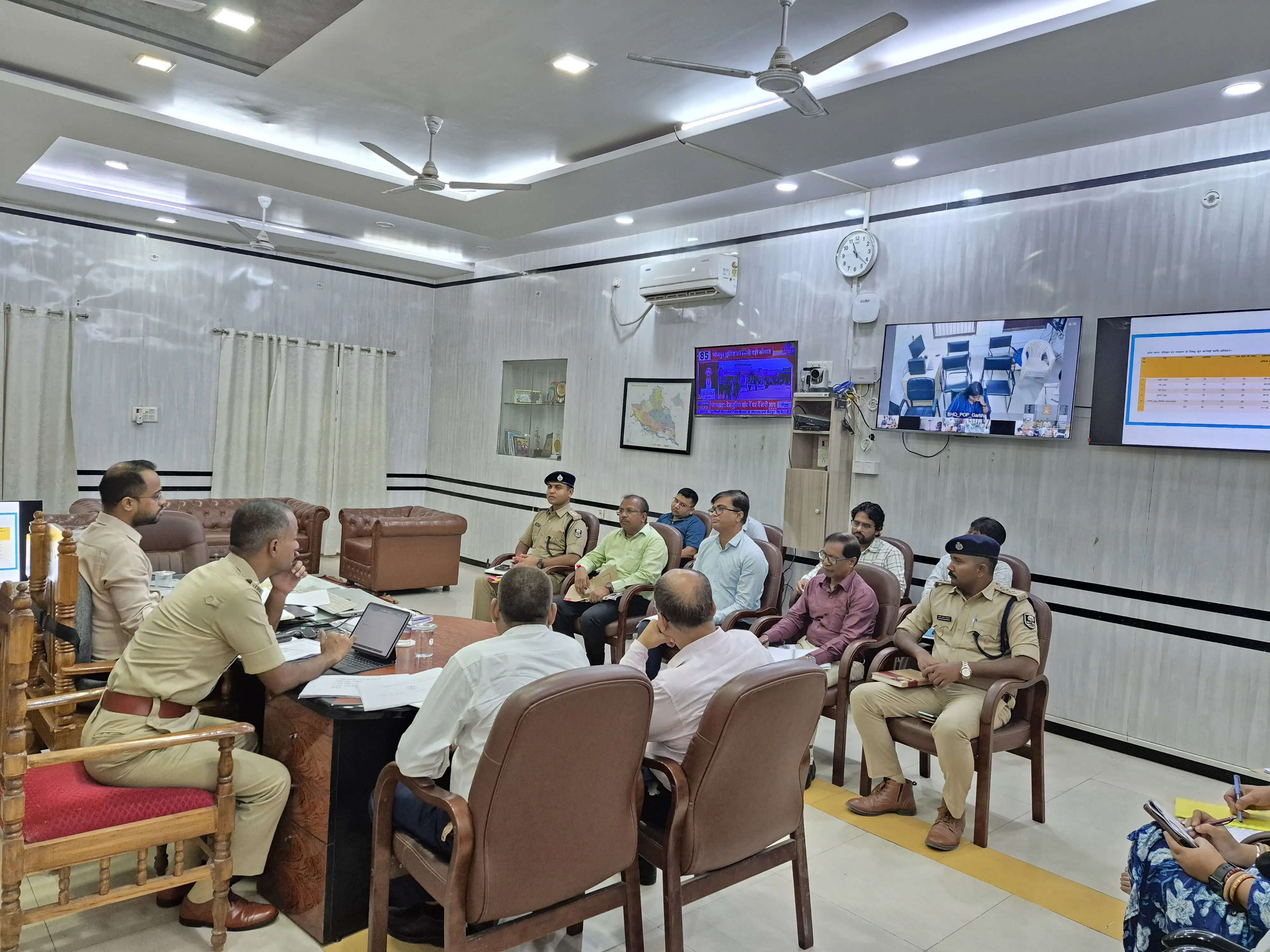 मादक पदार्थ के सम्भावित हॉटस्पॉट चिन्हित कर सप्लाई चेन तोड़ने का जिलाधिकारी ने दिया निर्देश