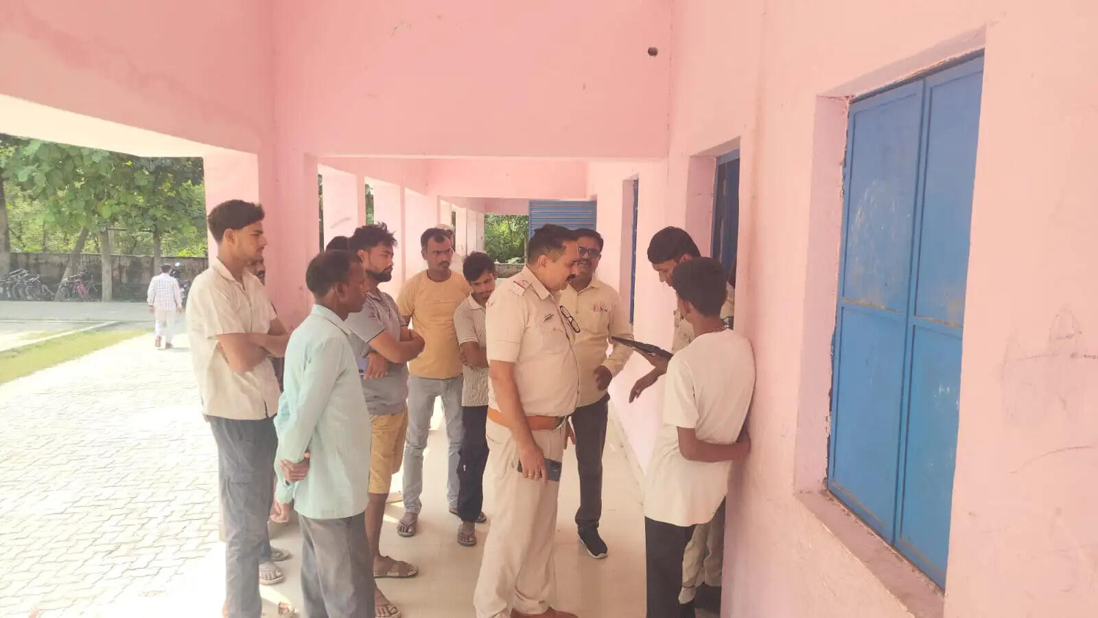 विद्यालय से 10 क्विंटल चावल सहित अन्य समानों की चोरी