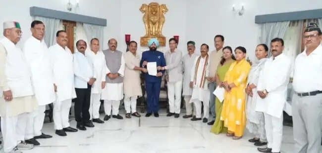 हल्द्वानी शुद्धिकरण यज्ञ प्रकरण की जांच की मांग, कांग्रेस ने राज्यपाल को सौंपा ज्ञापन