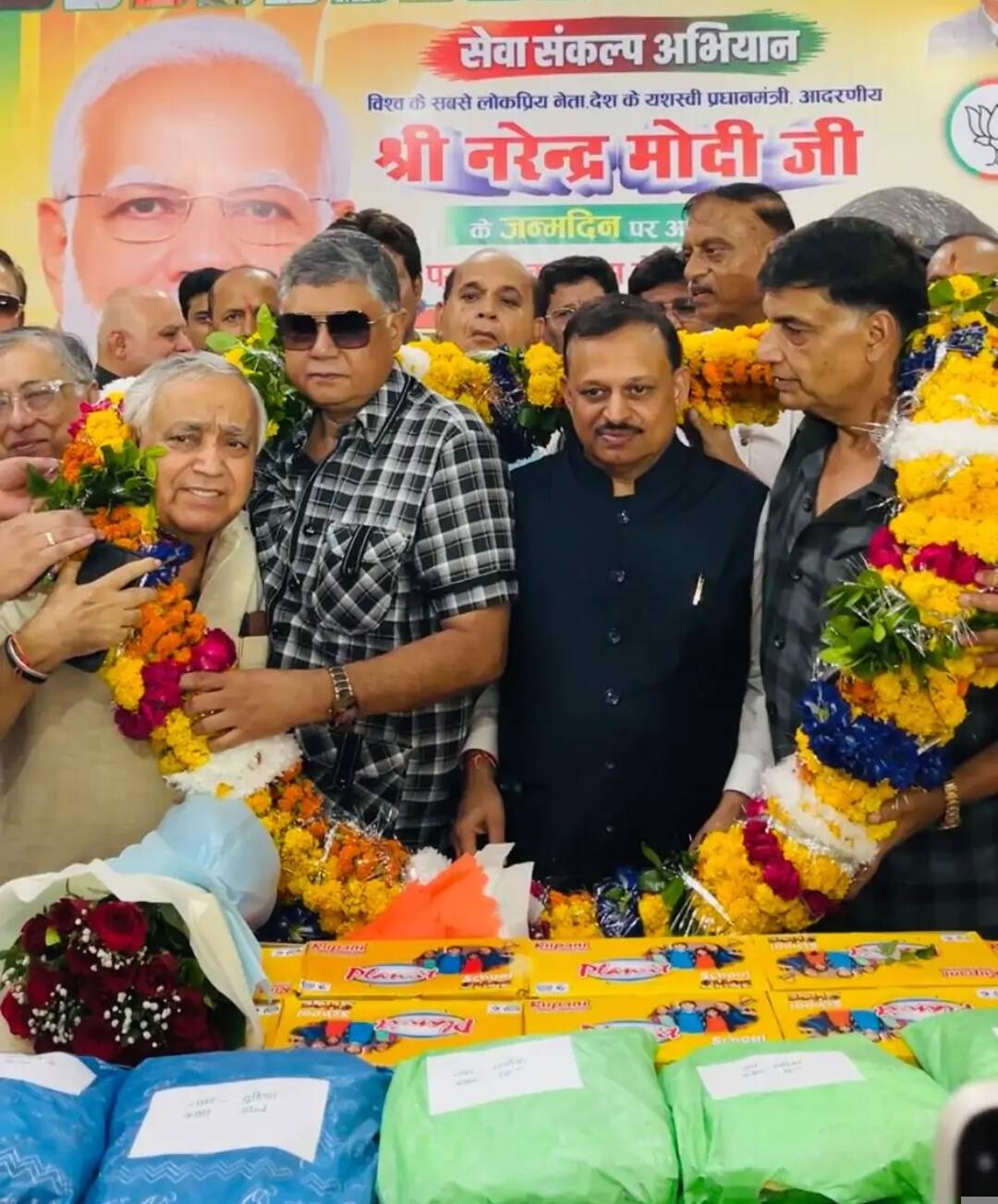 आर्थिक अभाव बच्चों की शिक्षा में बाधा न बने, 458 विद्यार्थियों को मिली शैक्षिक सामग्री