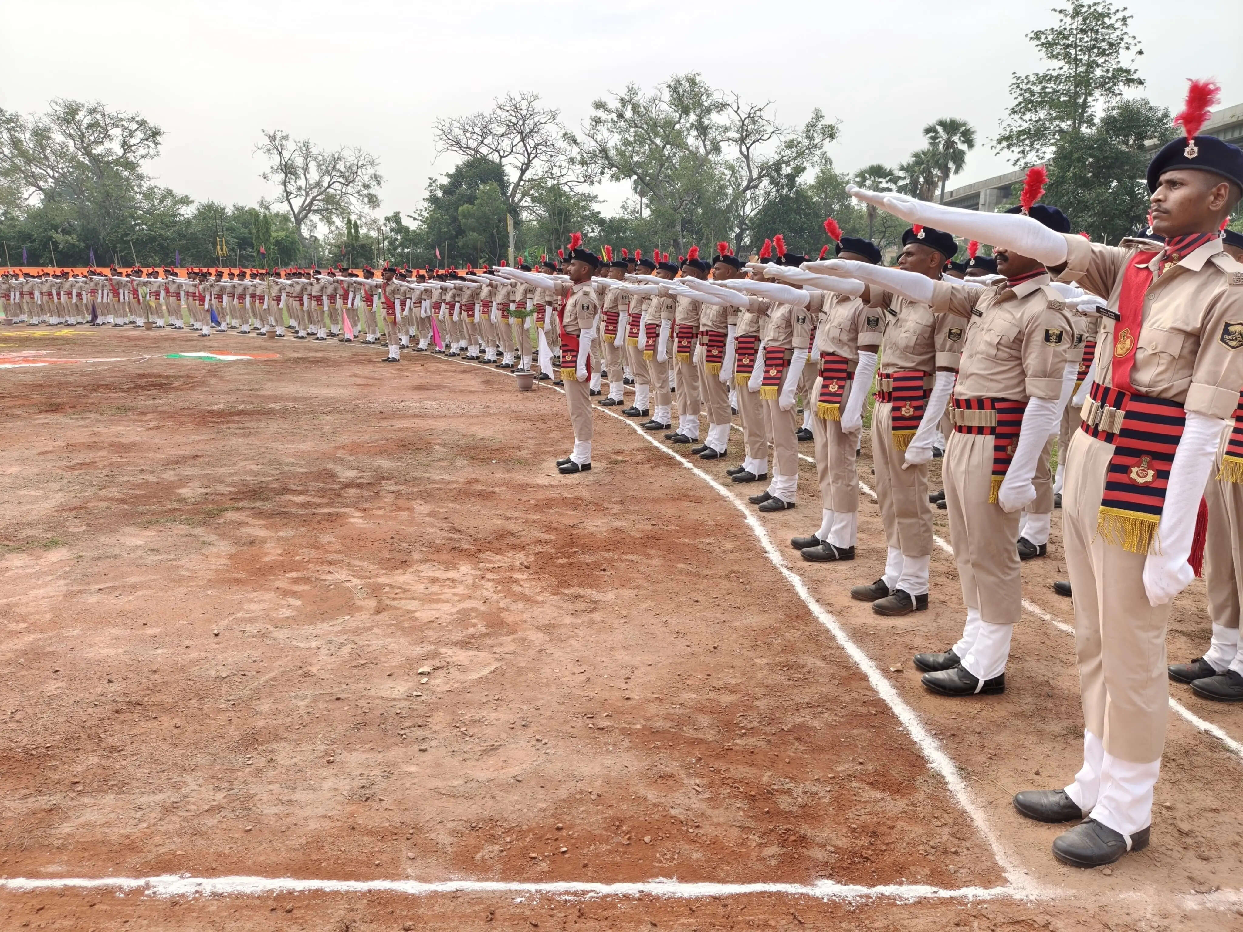 सारण पुलिस लाइन में प्रशिक्षु सिपाहियों का शपथ ग्रहण समारोह संपन्न