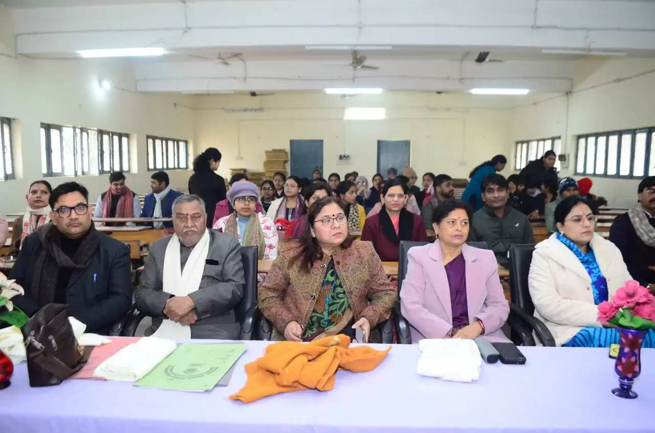 अटल जी की कविताओं में दिखती है भारतीय दर्शन की झांकी : डॉ कलीम कैसर