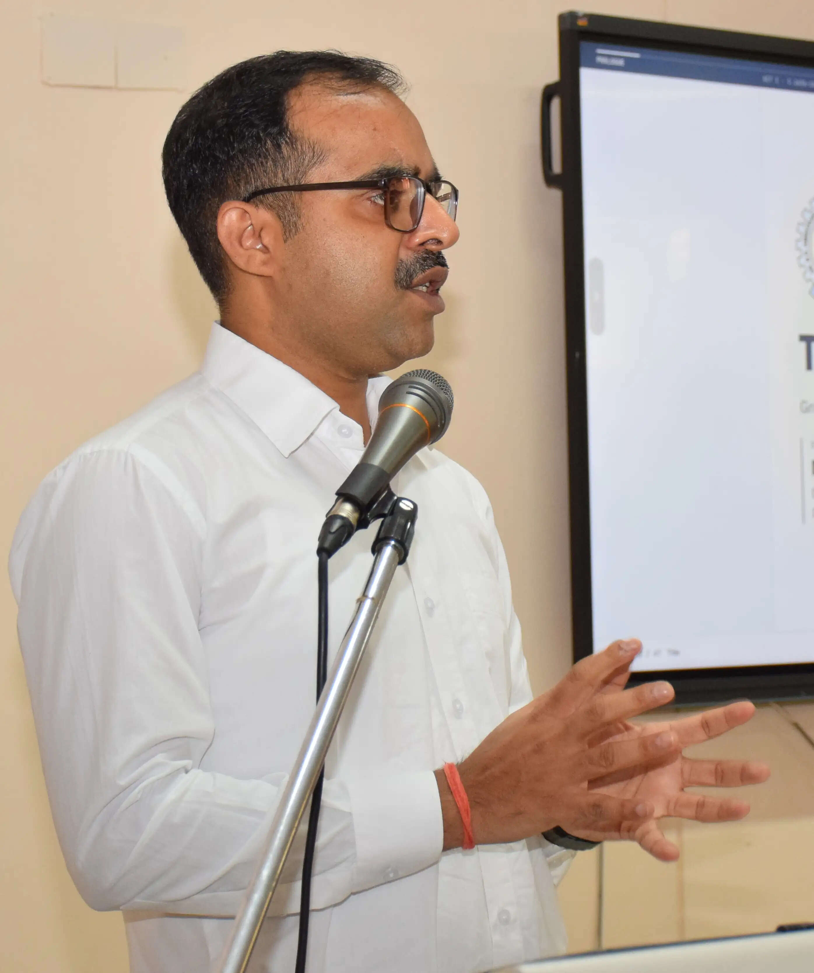 एसएमवीडीयू में ग्रेडिएंट-बेस्ड ऑप्टिमाइजेशन पर ख्यान