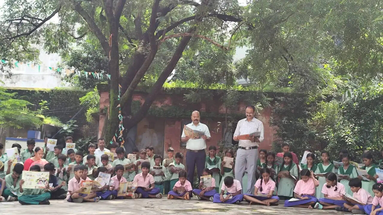 'मेरा शब्द, मेरी कहानी अभियान से गूंजे रामगढ़ के विद्यालय