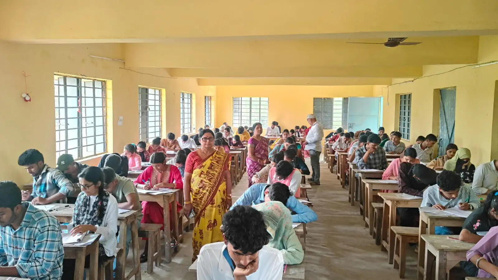 रानीगंज वाईएनपी डिग्री कॉलेज में कदाचार मुक्त वातावरण में परीक्षा संपन्न