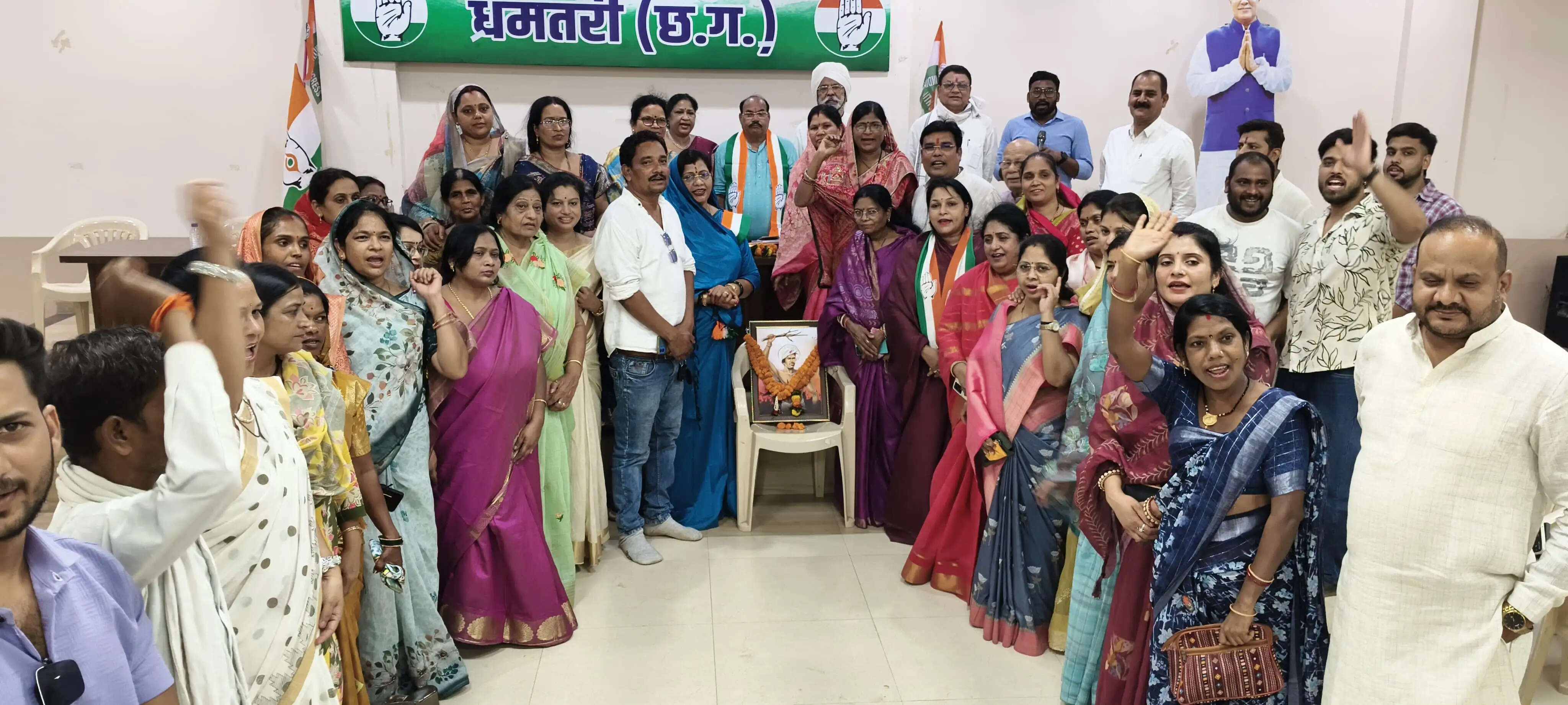 धरती आबा बिरसा मुंडा को कांग्रेसजनों ने दी श्रद्धांजलि