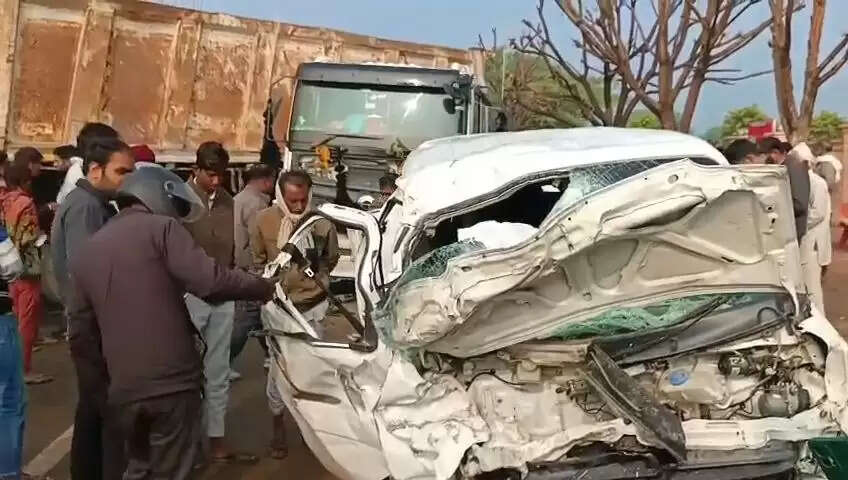 (अपडेट) माण्डलगढ़-भीलवाड़ा राष्‍ट्रीय राजमार्ग पर भीषण सड़क हादसा, तीन की मौत