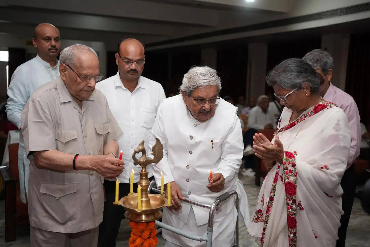डॉ. शम्भुनाथ की प्रथम पुण्यतिथि पर ‘फिर आई याद कबीर की’ सहित तीन पुस्तकों का विमोचन