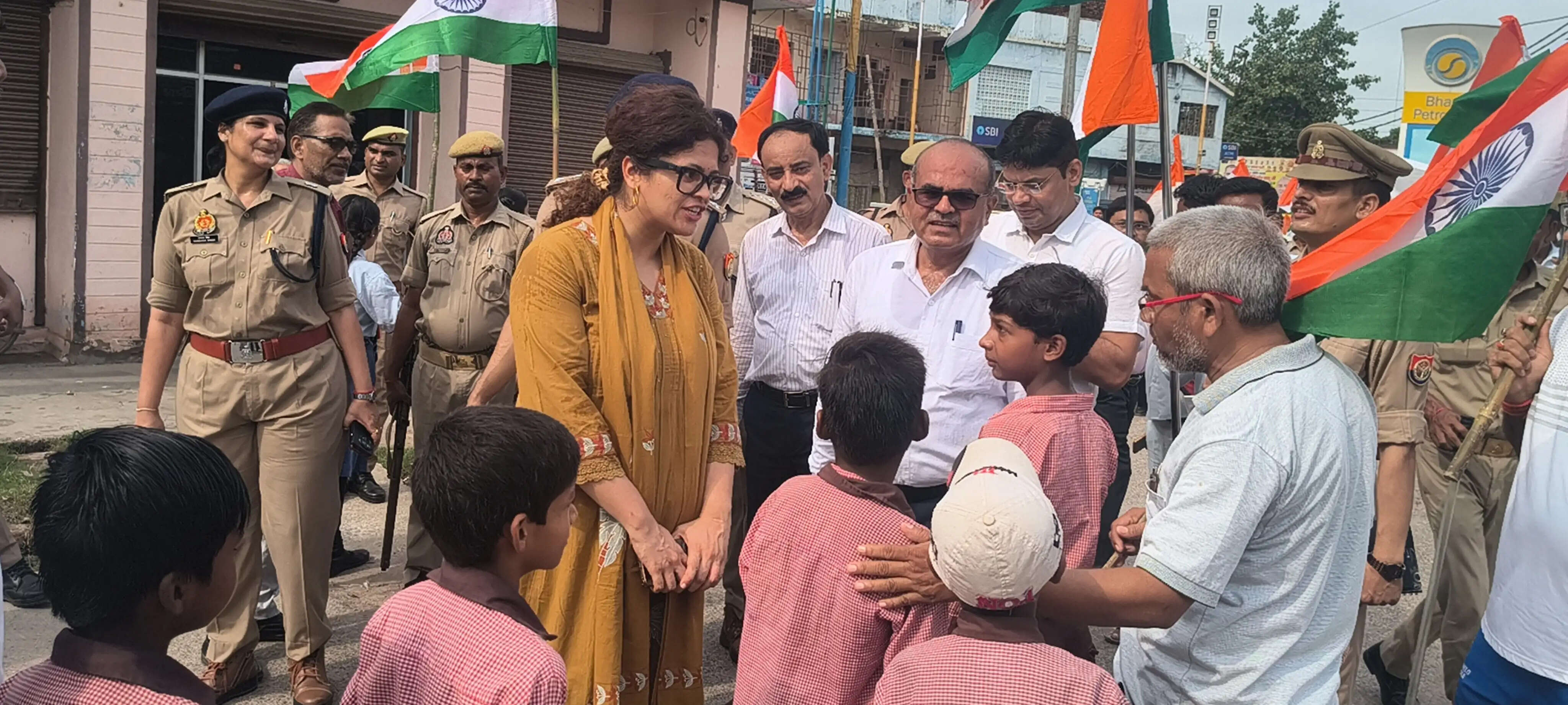 तिरंगा यात्रा के दौरान वंदे मातरम् के उदघोष से गूंज उठी वीरभूमि महाेबा